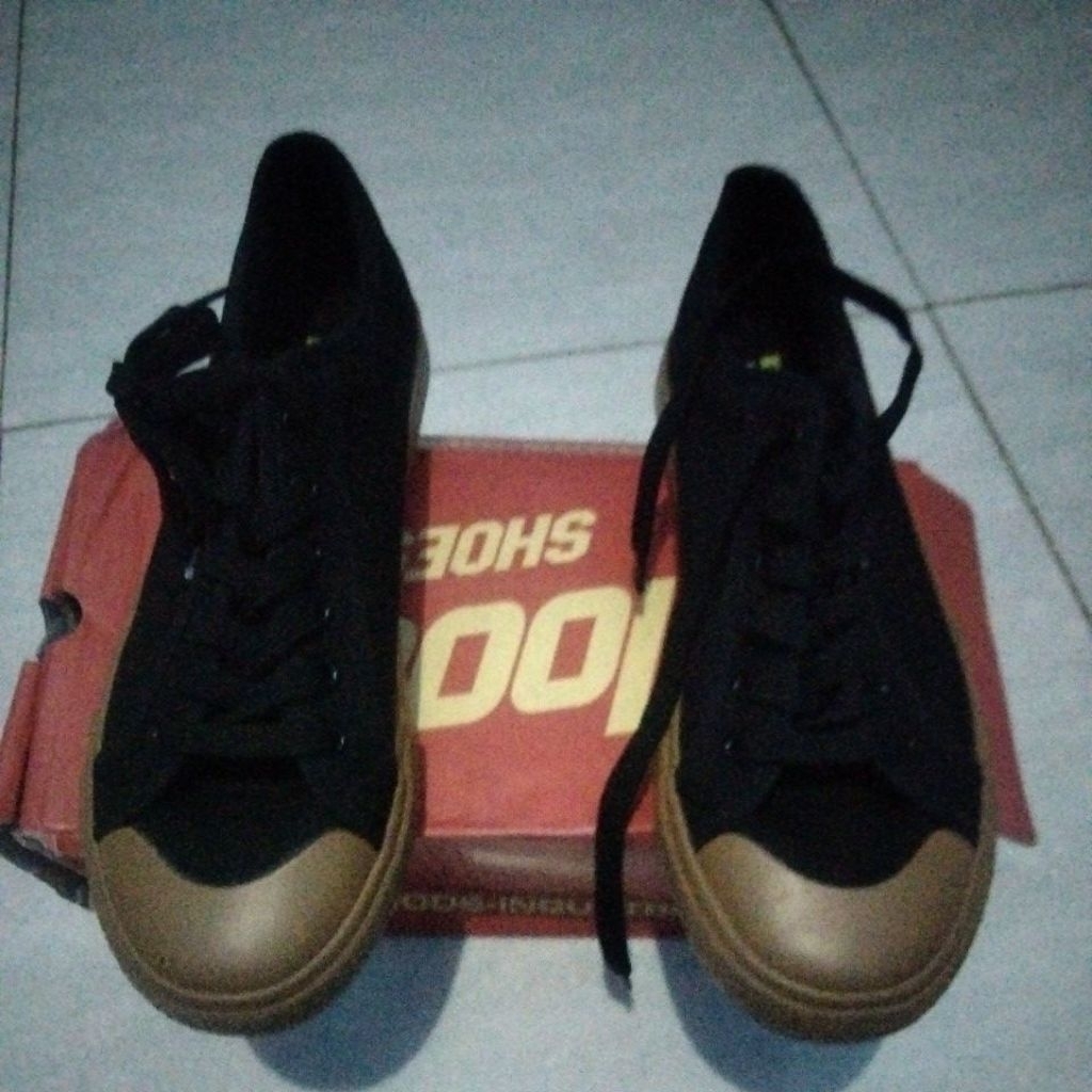 BLOODS shoes sneakers jual Rugi