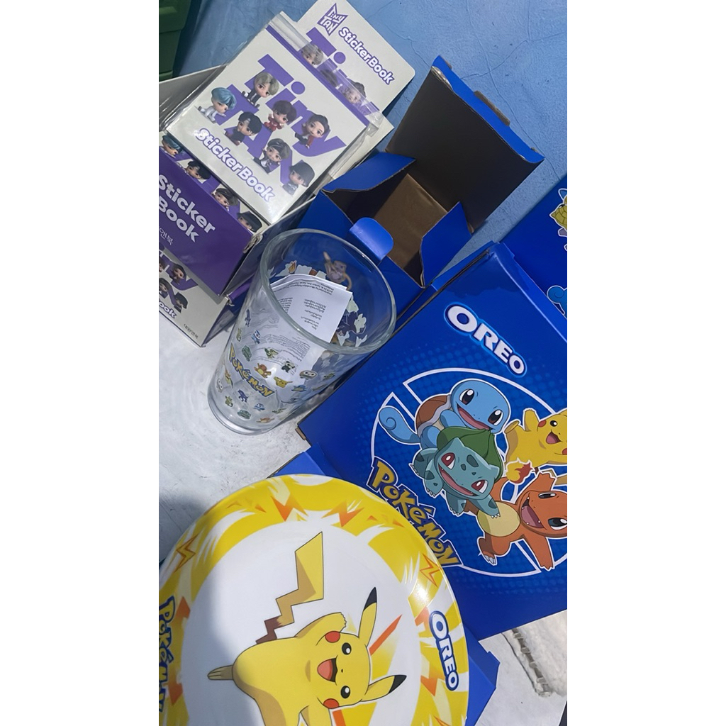 satu set piring+gelas pokemon pikachu oreo