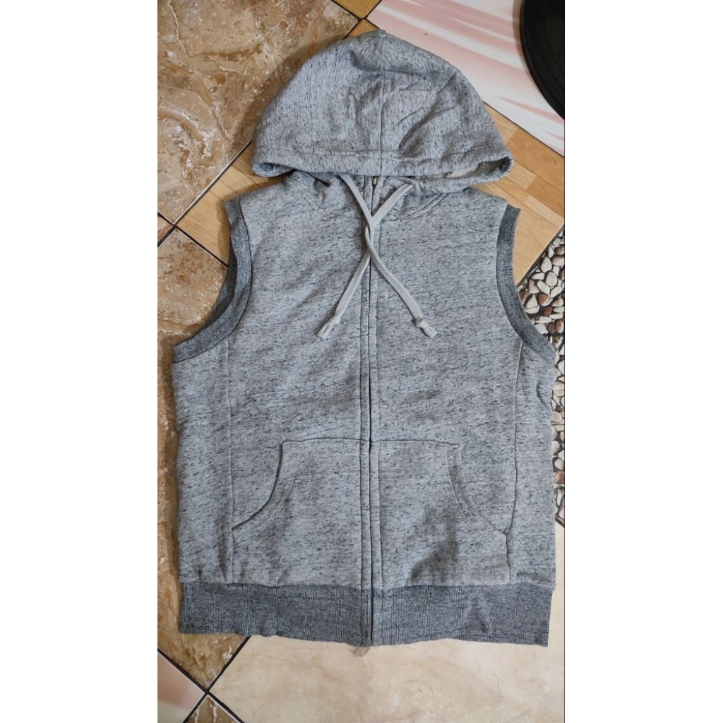 Vest Hoodie Uniqlo Preloved