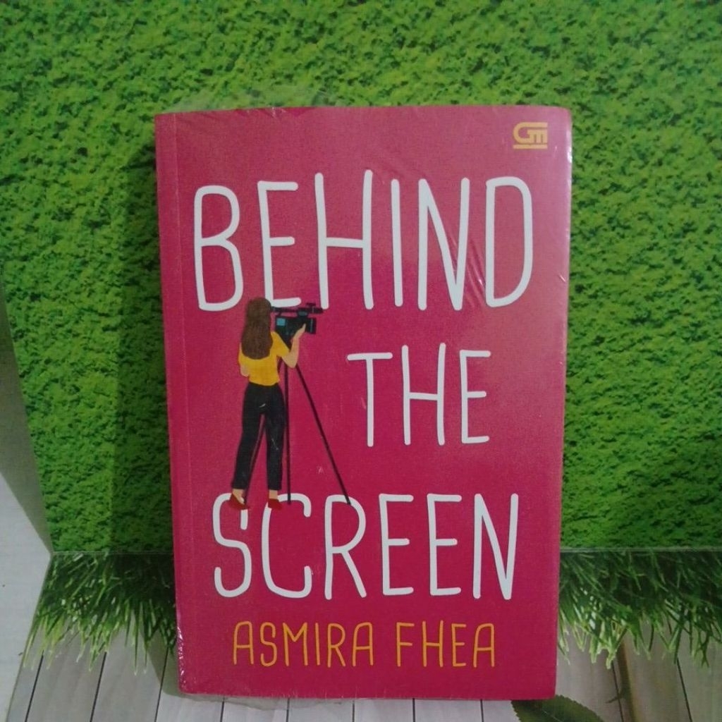 behind the screen asmira fhea