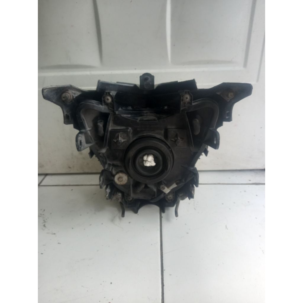 Headlamp / lampu depan set original CB150R old, Kondisi masih bagus, Ada minus mika kanan baret
