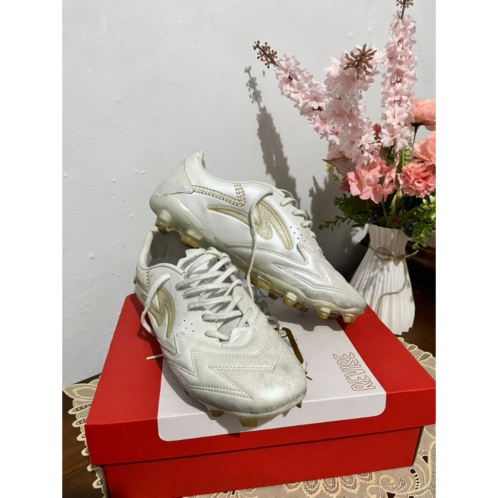 Sepatu Bola Specs Shaman Bepe20 bekas second preloved