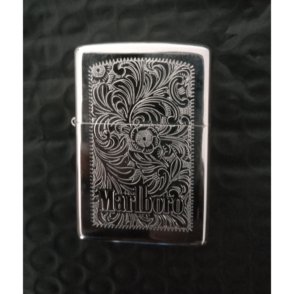 Zippo Vintage Marlboro Venetian Thn 2000