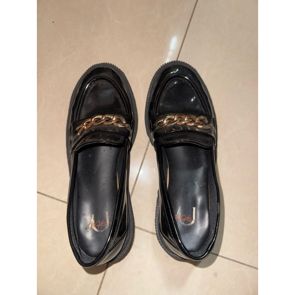 preloved  posu loafers x nikita kusuma size 40 black