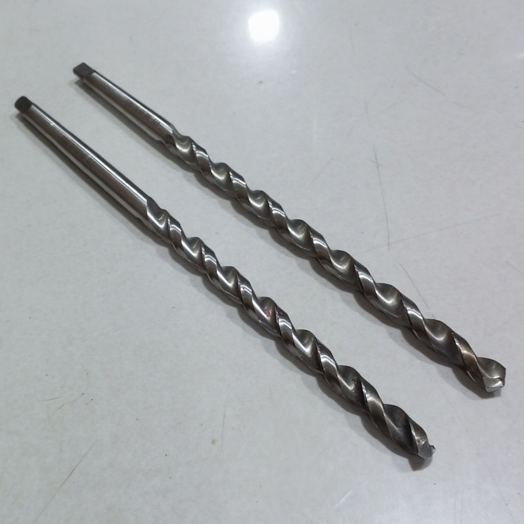 Mata Bor Besi 12.5 x 295 mm Drill HSS Merk DORMER 12.5 Bekas Mulus Taper Shank MT1