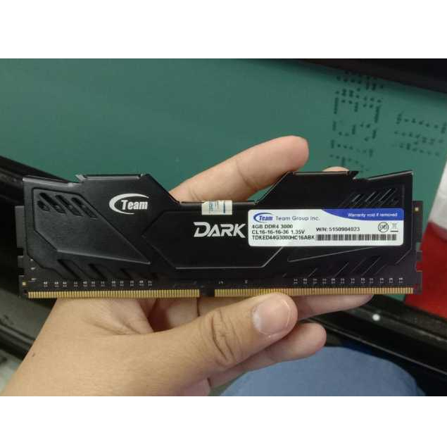 DDR4 4GB TEAM DARK PC 3000