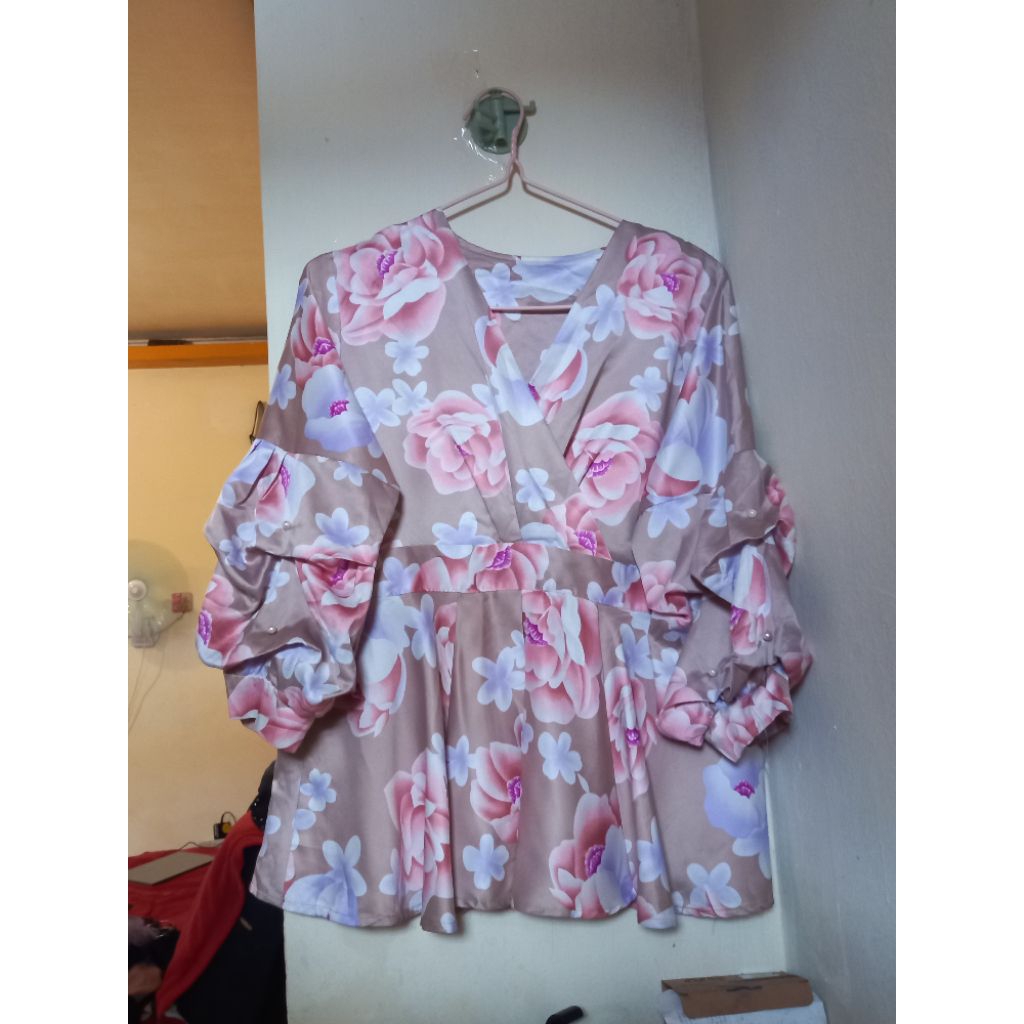 Blouse satin Floral V neck
