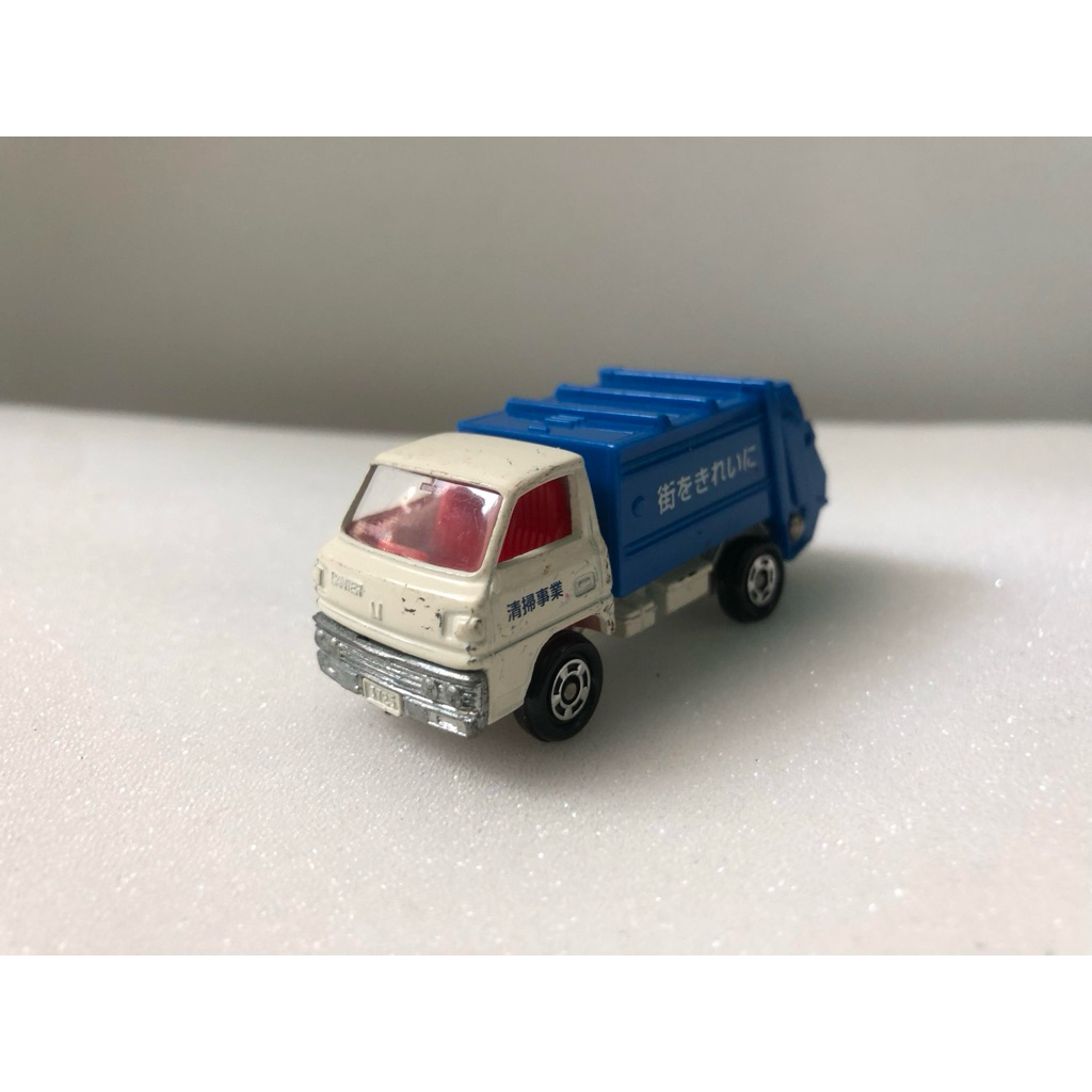 Miniatur diecast truck tomica mitsubishi colt diesel canter umplung