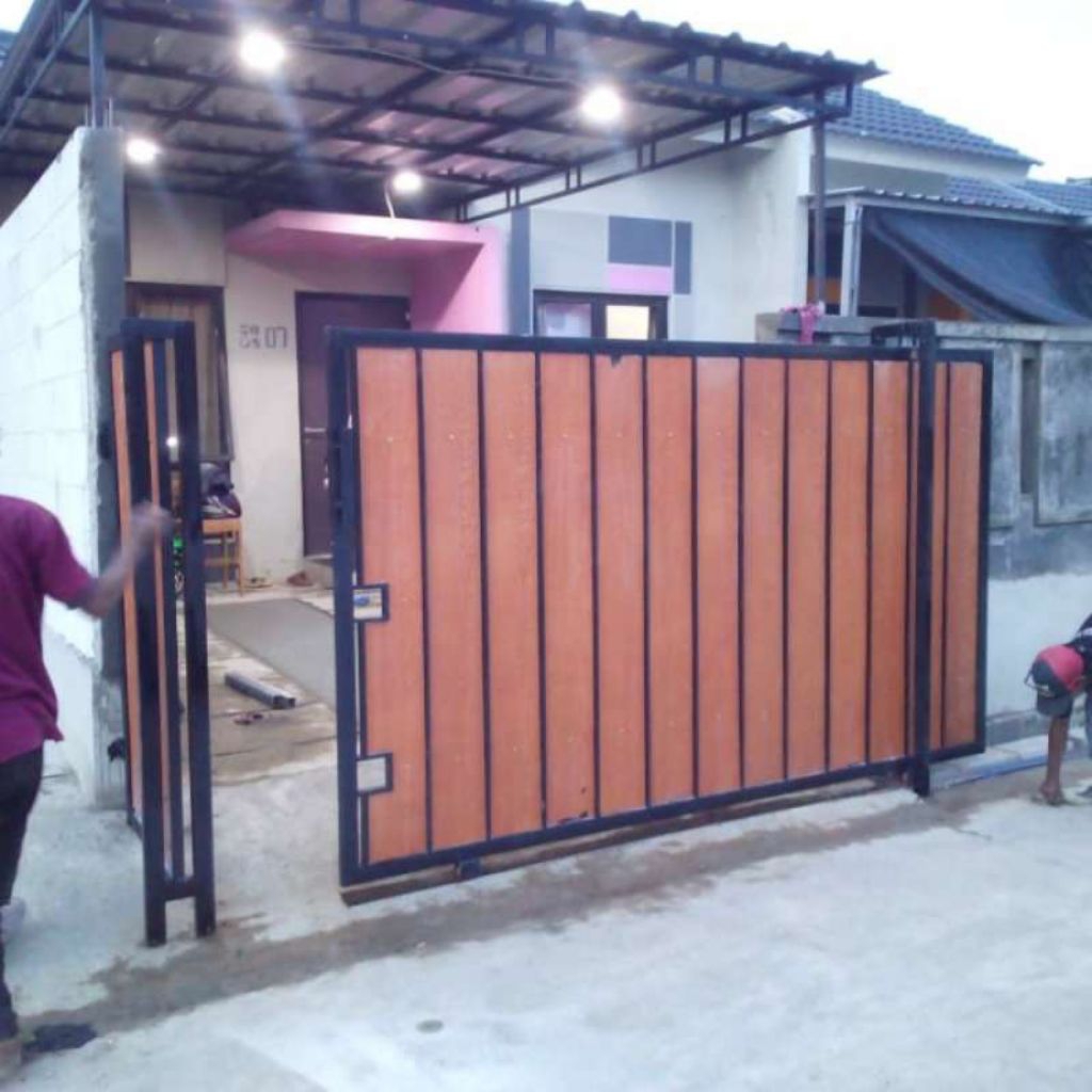 pagar rumah GRS Motif Kayu