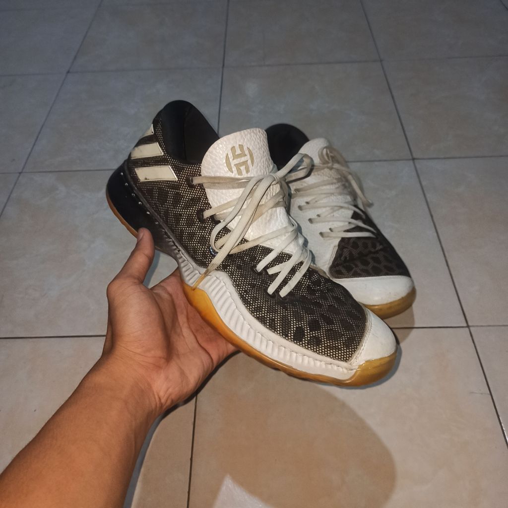 sepatu basket second adidas harden b/e