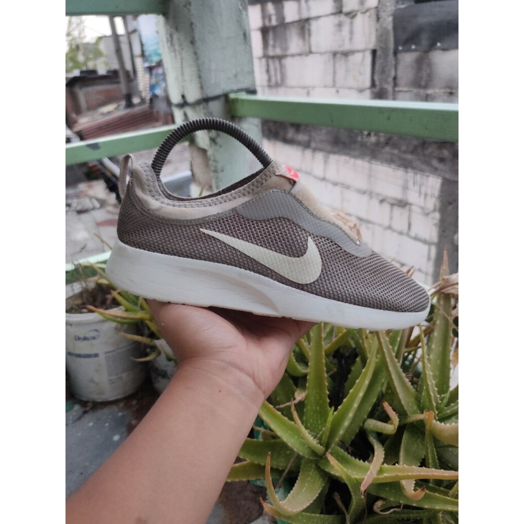 Nike Tanjun Slip-On Light Orewood Brown Running Sport Sneakers Original Sepatu Lari Size 37