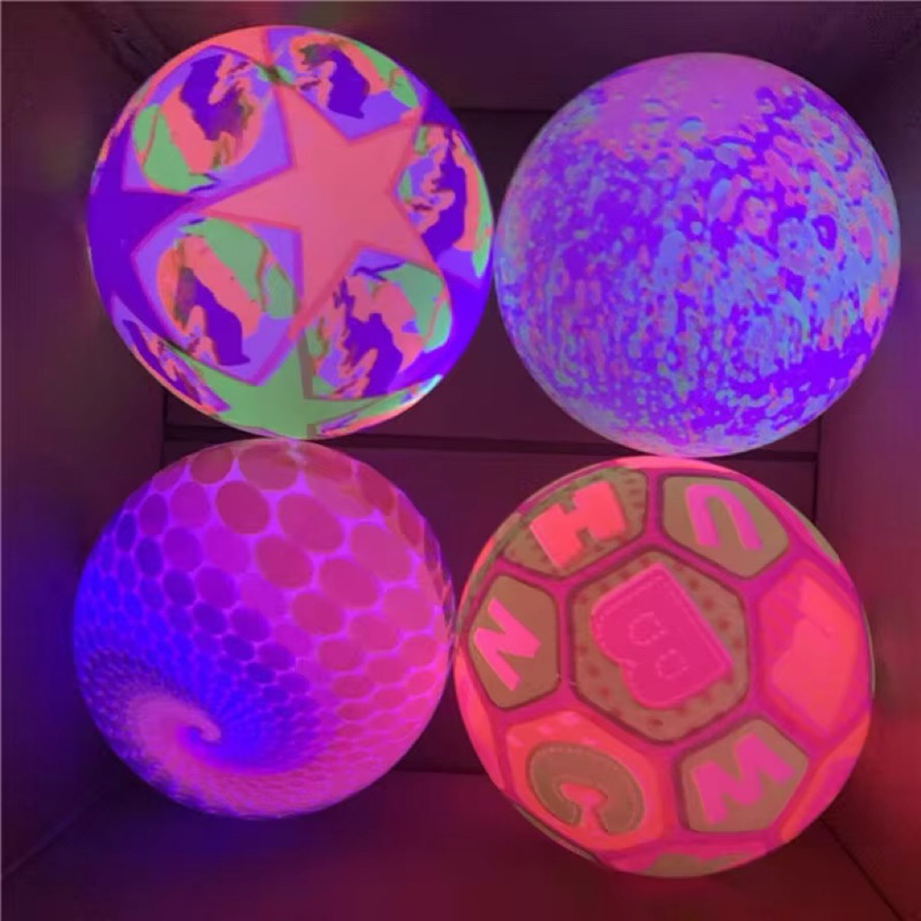 Mainan Bola Karet LED Bisa Nyala Ukuran 23 Cm Motif Warna Warni