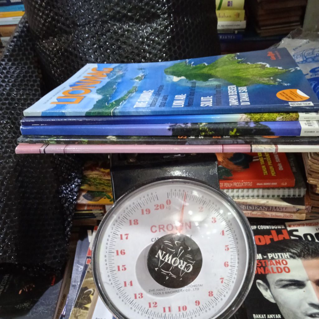 majalah travel bekas 1 kilo 5 buku Rp 40.000 bekas original