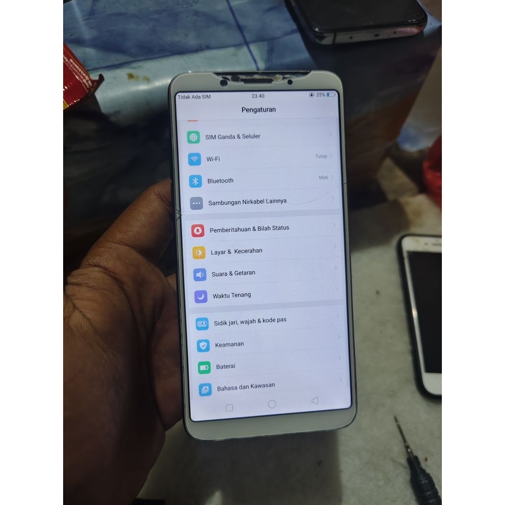 LCD PLUS FREM AJA OPPO F5 ORIGINAL COPOTAN NORMAL MINUS RETAK SEHELAI DAN ADA KROAK DI ATAS