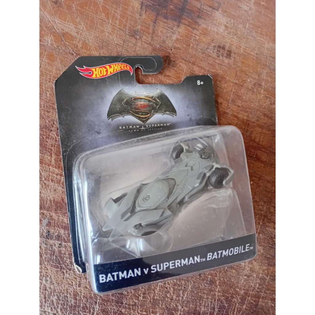 MATTEL_HOTWHEEL_DC_BATMAN_SUPERMAN_2017_BATMOBILE_CAR