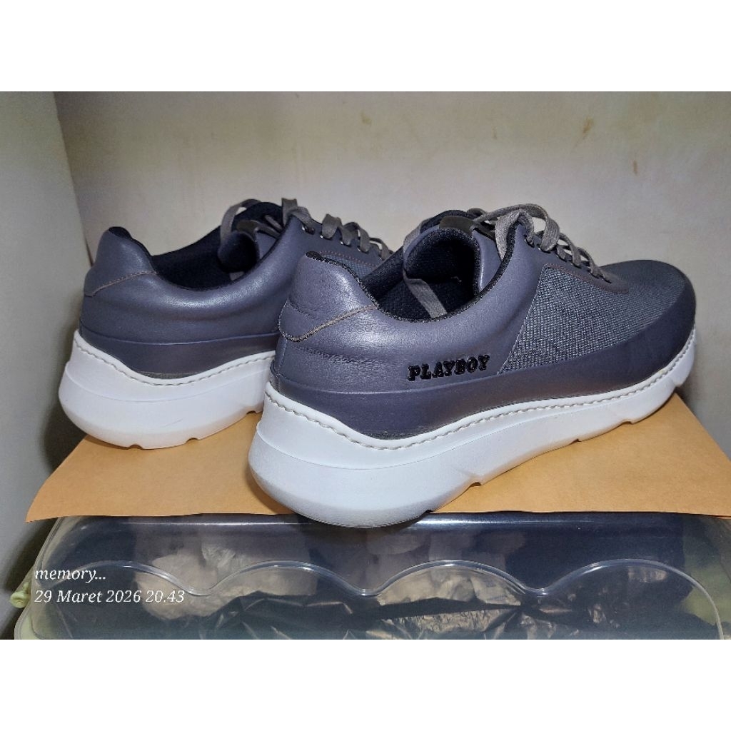 Sepatu Sneakers Play Boy Second Masih Bagus
