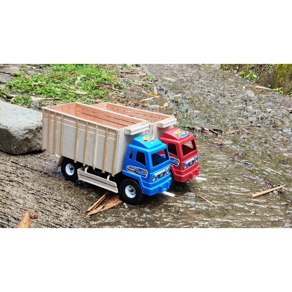 miniatur truk plastik udah modif keren bisa belok dan oleng