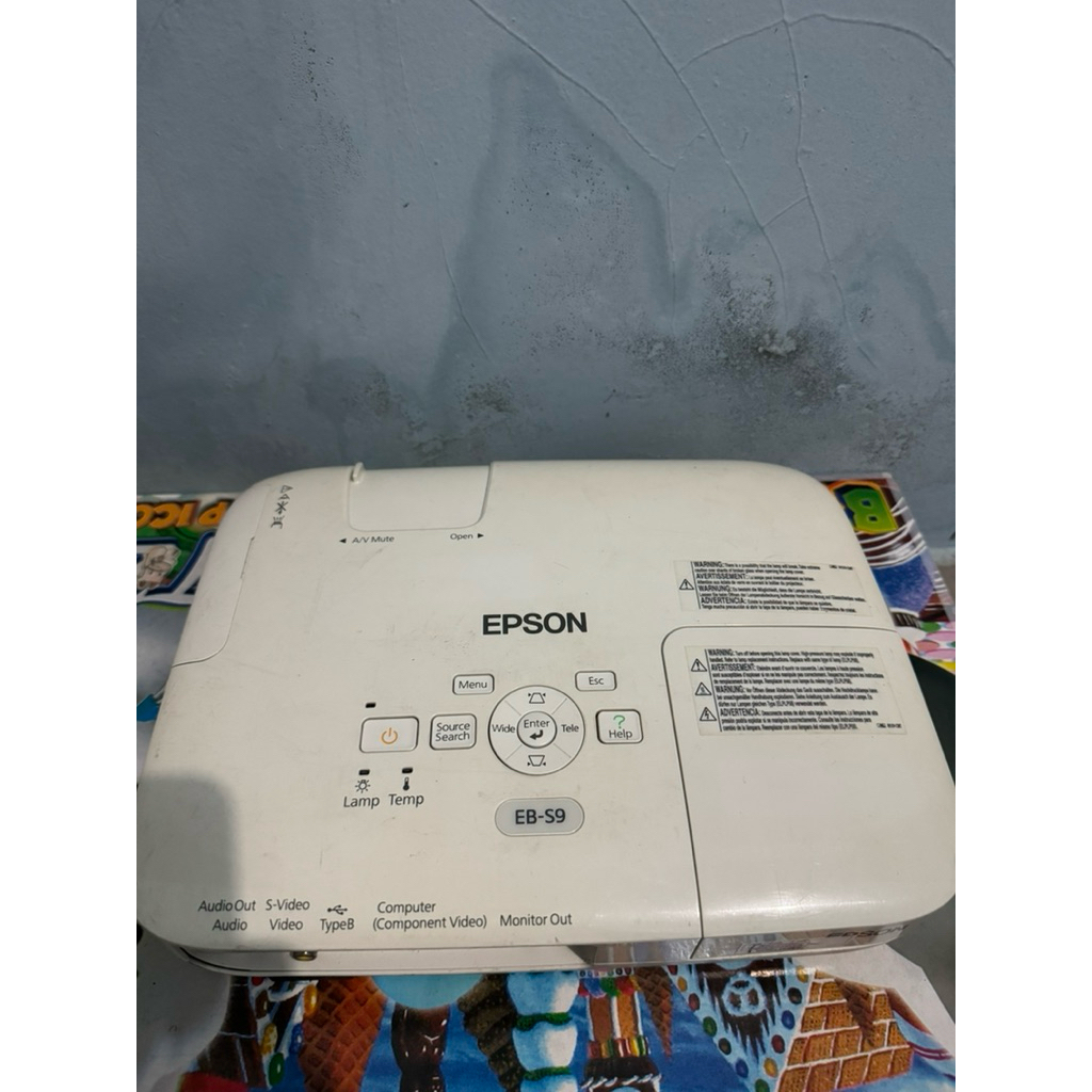 Proyektor epson eb s9