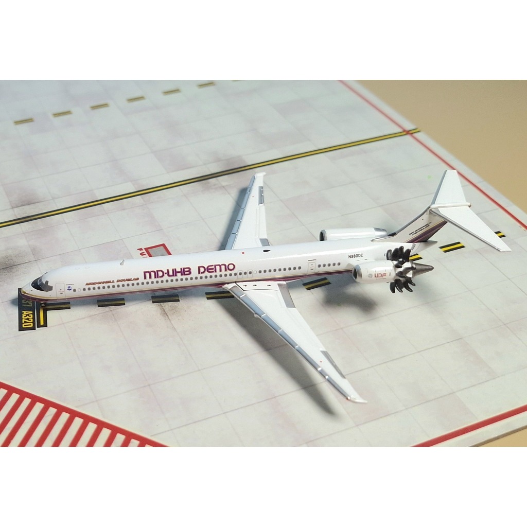 Diecast Pesawat McDonnell Douglas MD-UHB Demo - McDonnell Douglas DC-9-81 registration N980DC JC Win
