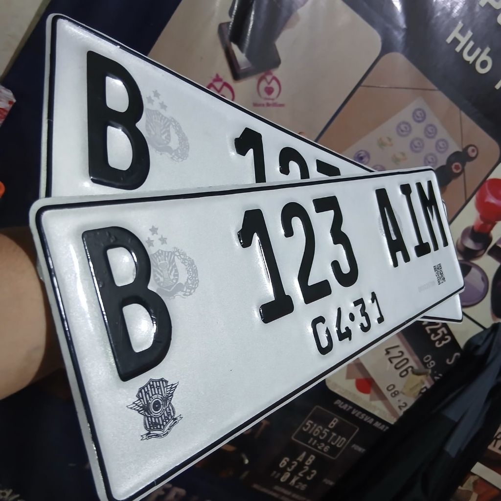 Plat mobil REFLEKTIF Barcode