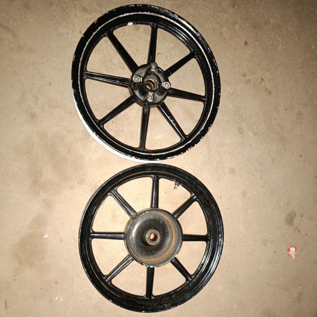 Velg palang 8 Vario pnp Beat sudah ada adaptor suri as rodanya Copotan bekas
