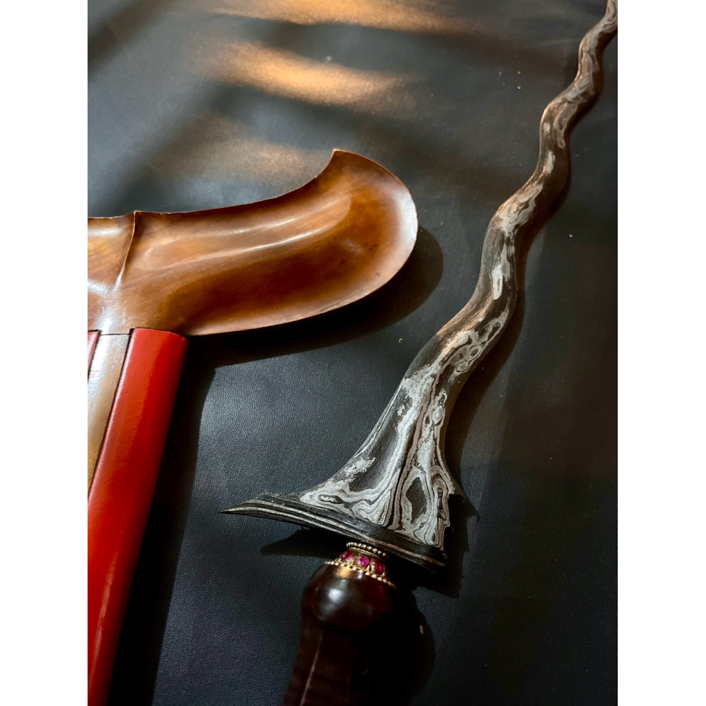keris sepuh dapur kliko bendo tangguh pajang pamor wahyu tumurun, warangka gayaman solo kayu cendana