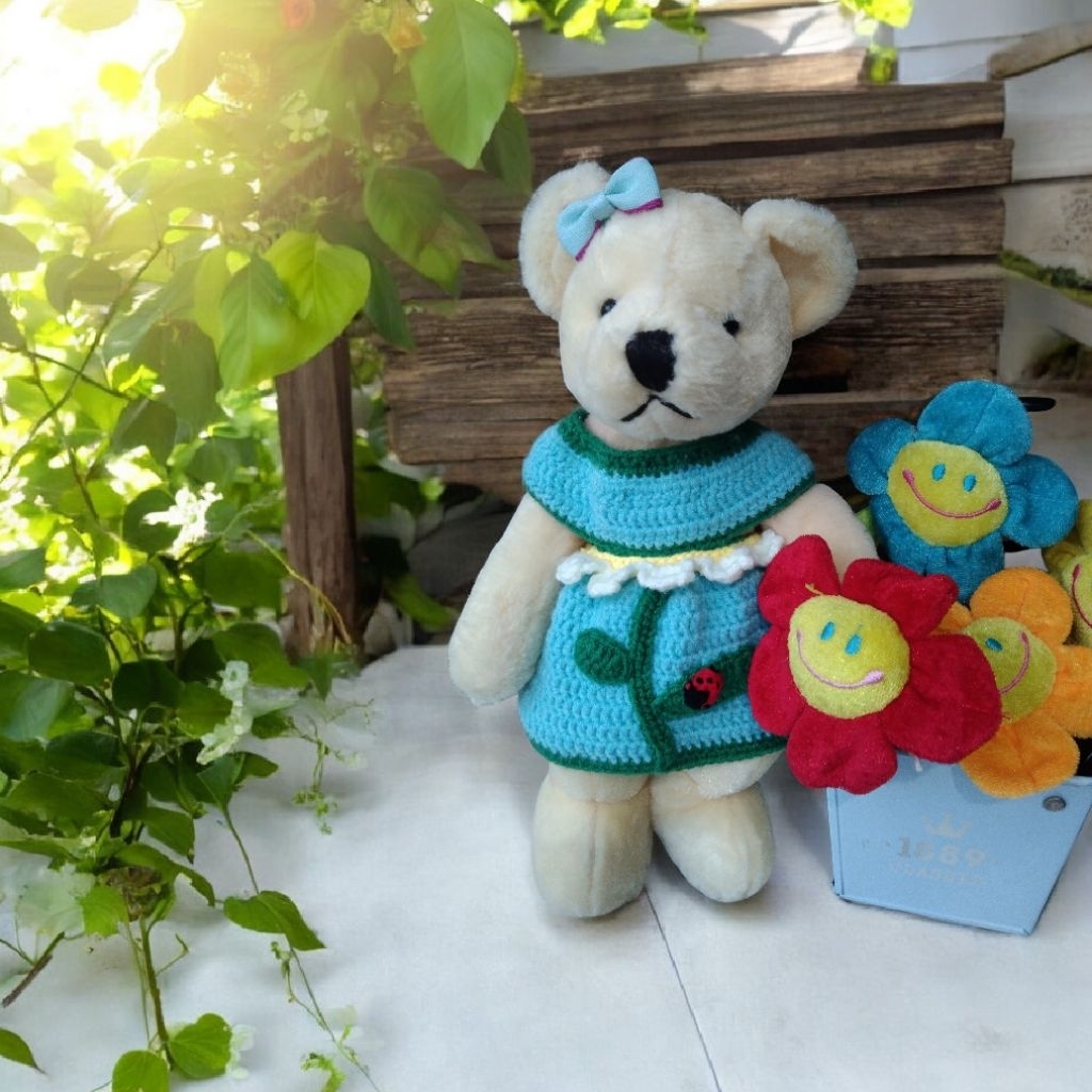 boneka teddy gund dress rajut