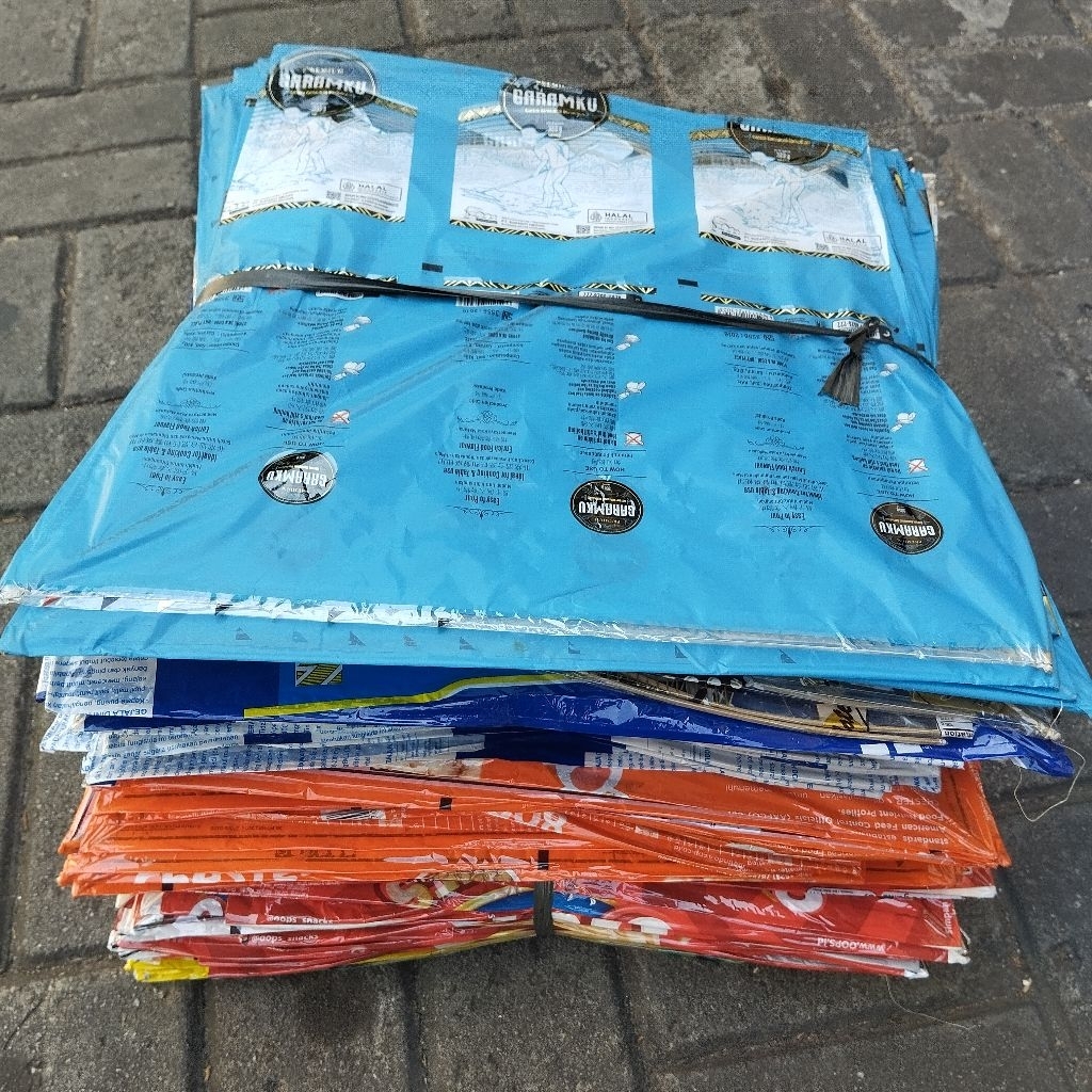50 PCS MAINAN LAYANGAN LAYANG PLASTIK UKURAN 58 GROSIR