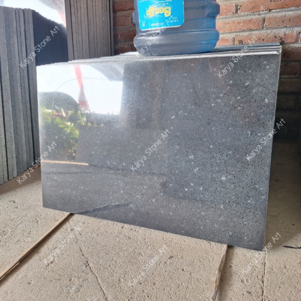 Lantai Batu Granit Hitam 40x60 | Batu Granit Lokal | Batu Andesit Hitam Poles Glossy