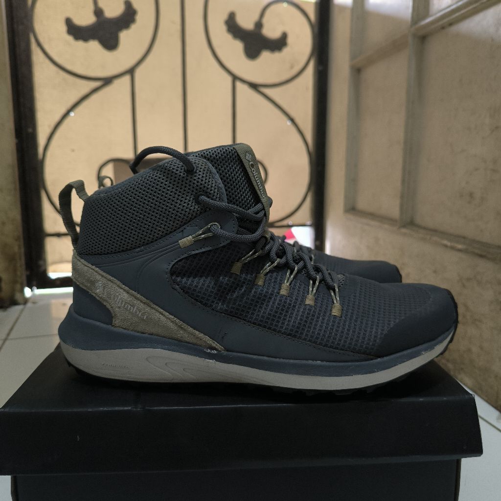 [Preloved] Sepatu Outdoor Columbia Trailstorm Waterproof Grey - Size US 12/EU 45/30 cm