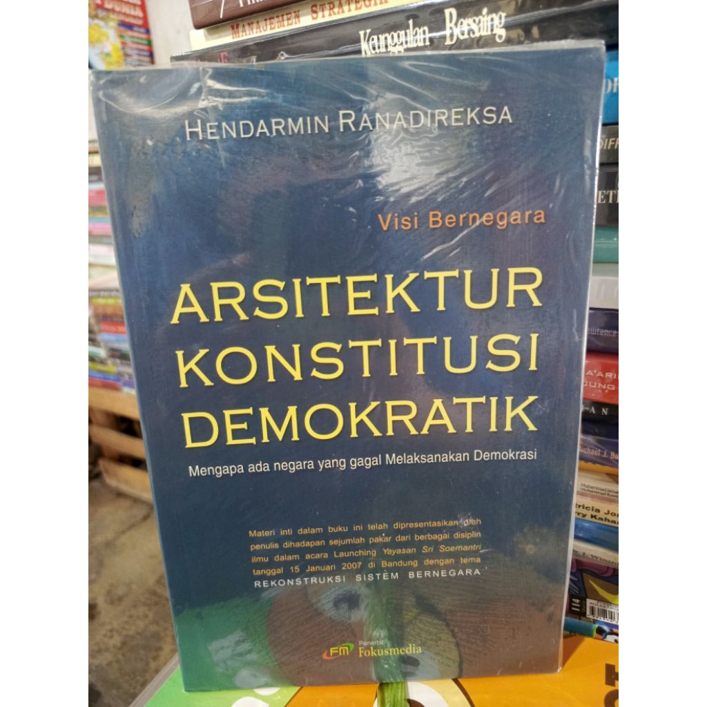 Buku arsitektur konstitusi demokratik by hendarmin
