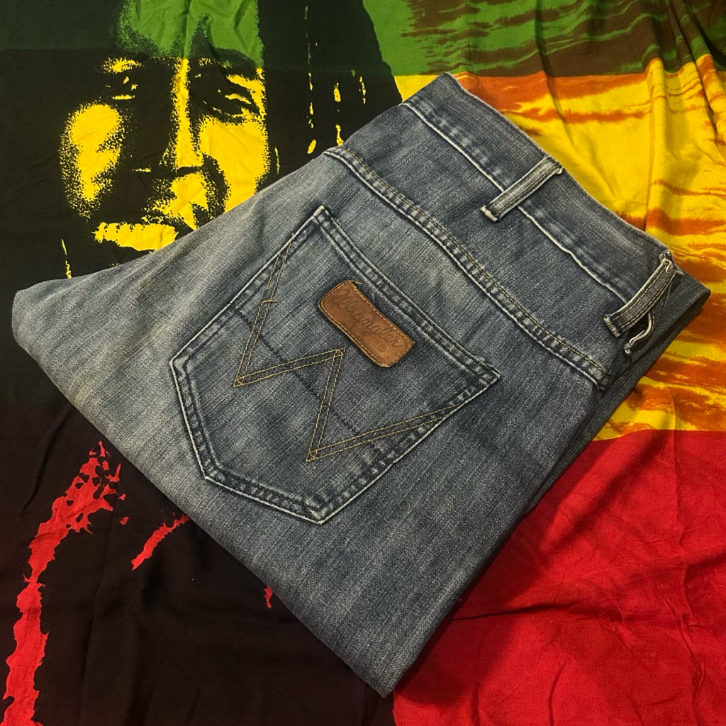 Celana Jeans Second “Wrangler Spencer Slim Straight Mid Blue Jeans”