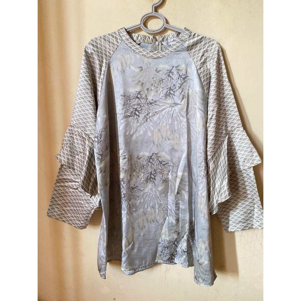 Preloved Atasan Geulis Disney