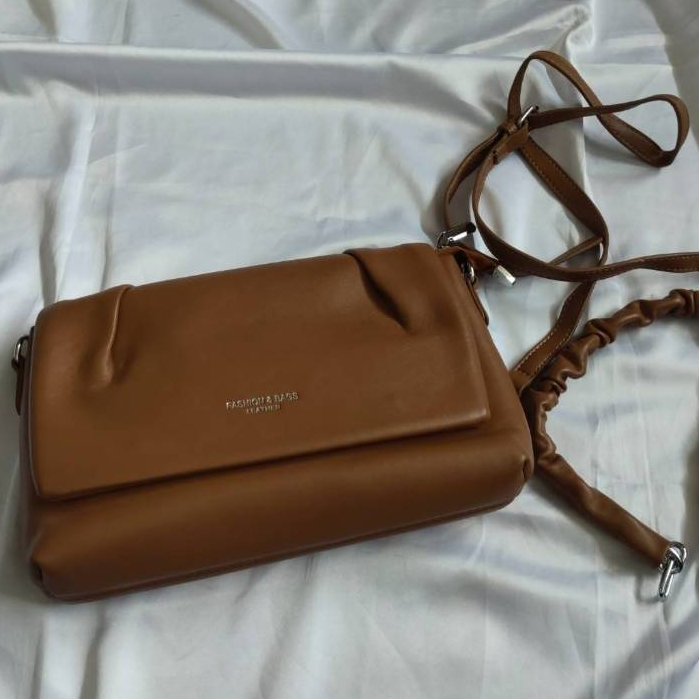 [ Preloved ]  Tas wanita  bahan kulit tas fashion bags & Leather