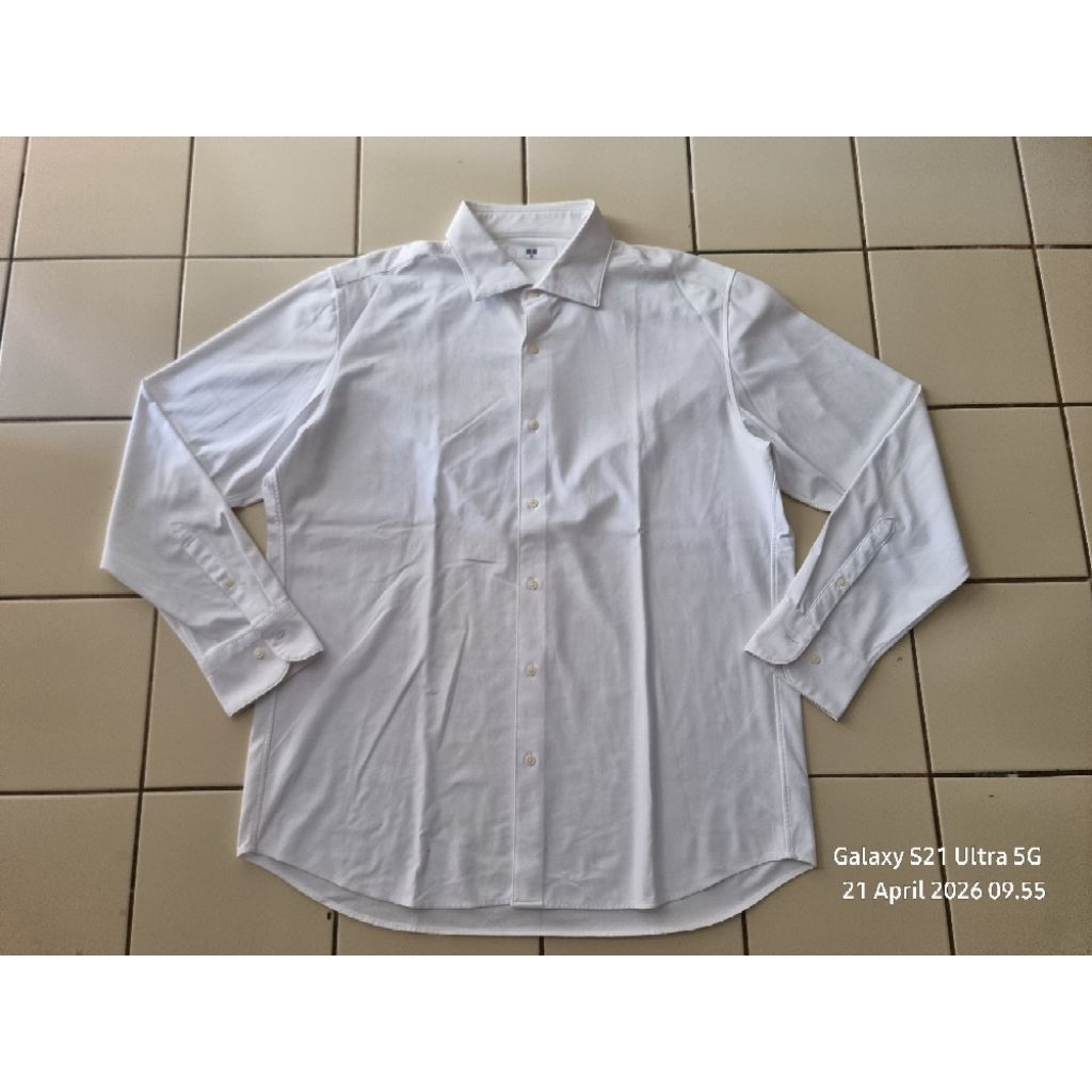 prelove uniqlo kemeja putih pria