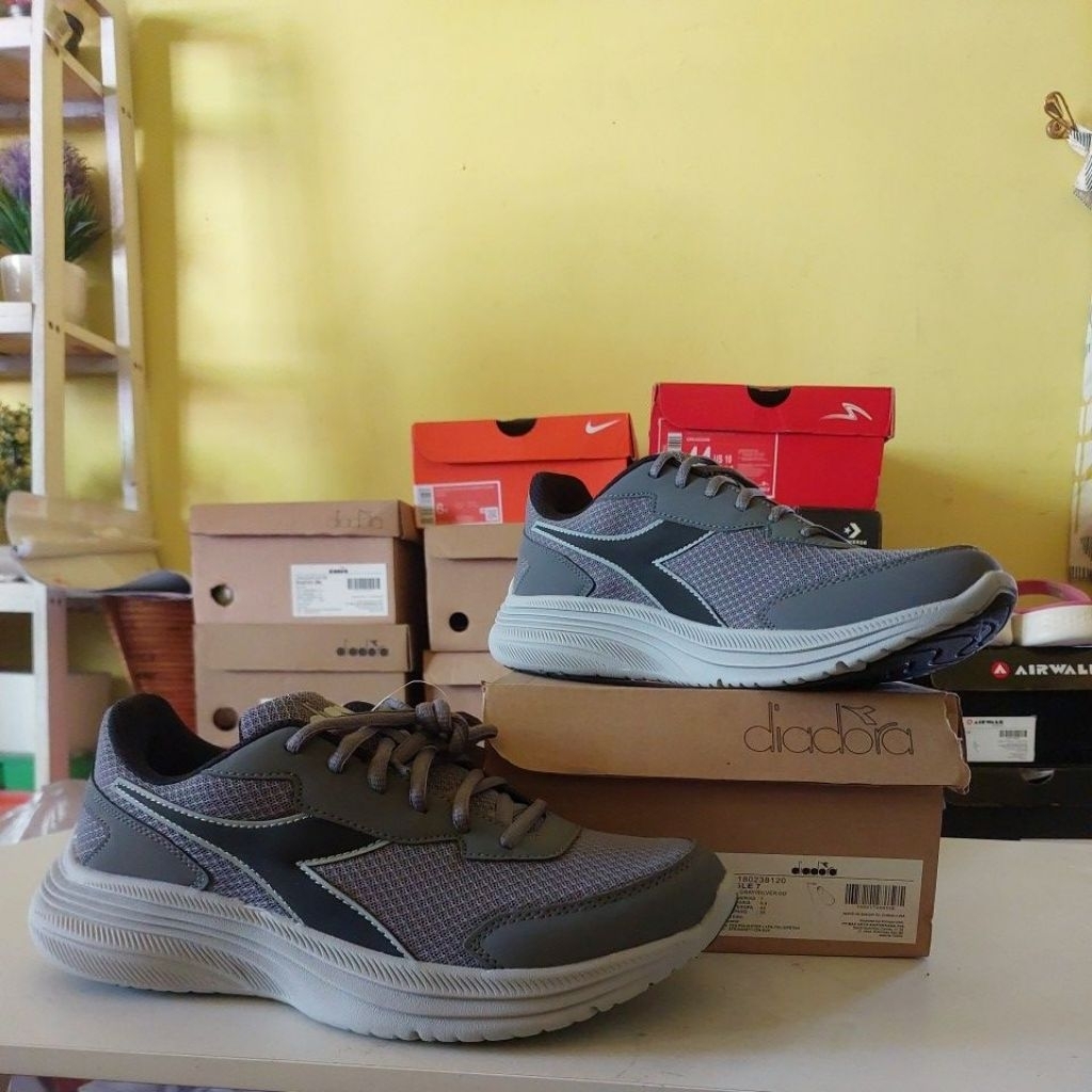 SEPATU DIADORA EAGLE 7 WARNA STEELGRAY ORIGINAL (MEN) UKURAN 39
