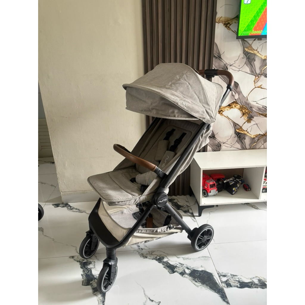 stroller nuna trvl hazelwood