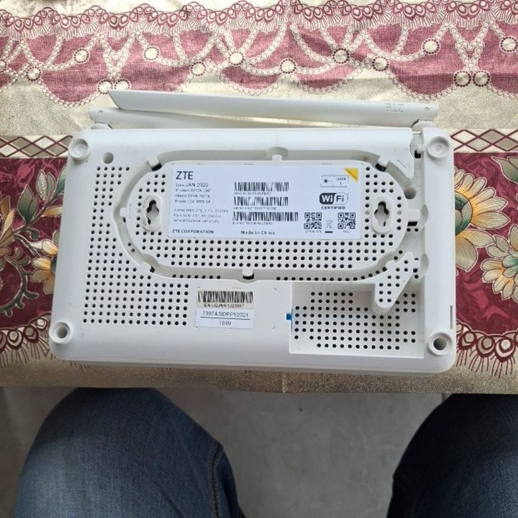 ZTE_F670L/bekas_rasa/baru_portbiru+adaptor