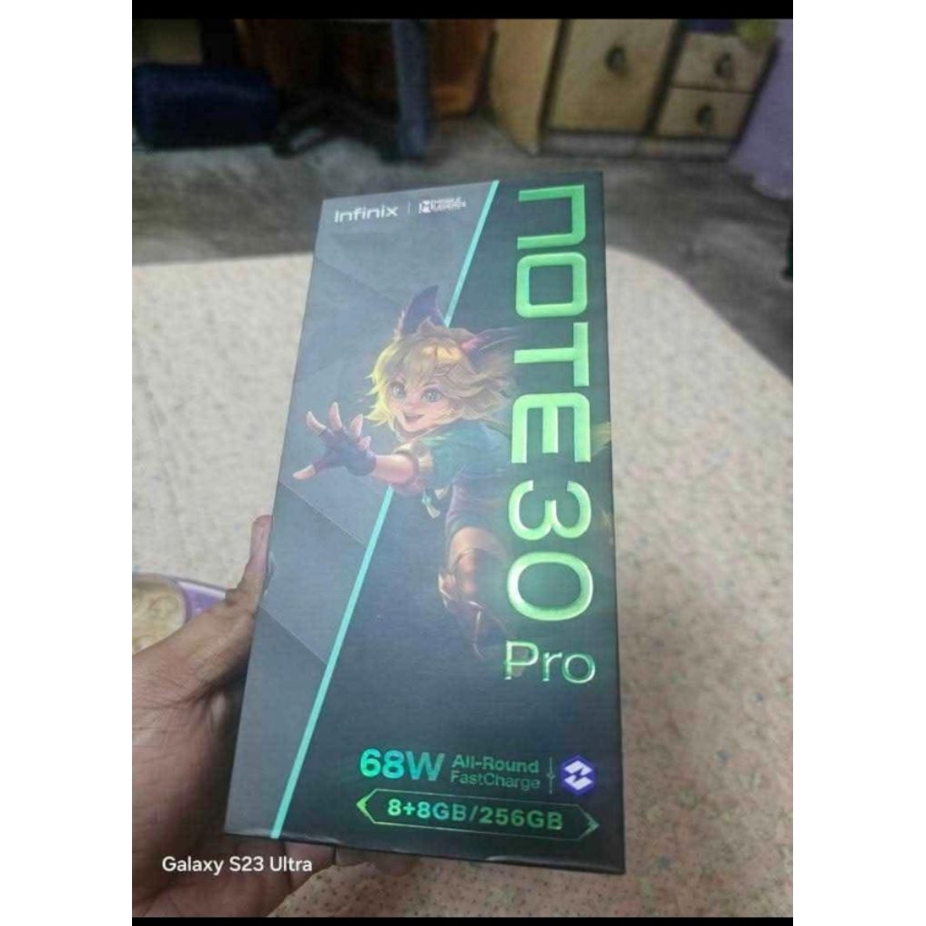 Infinix Note 30 Pro layar AMOLED