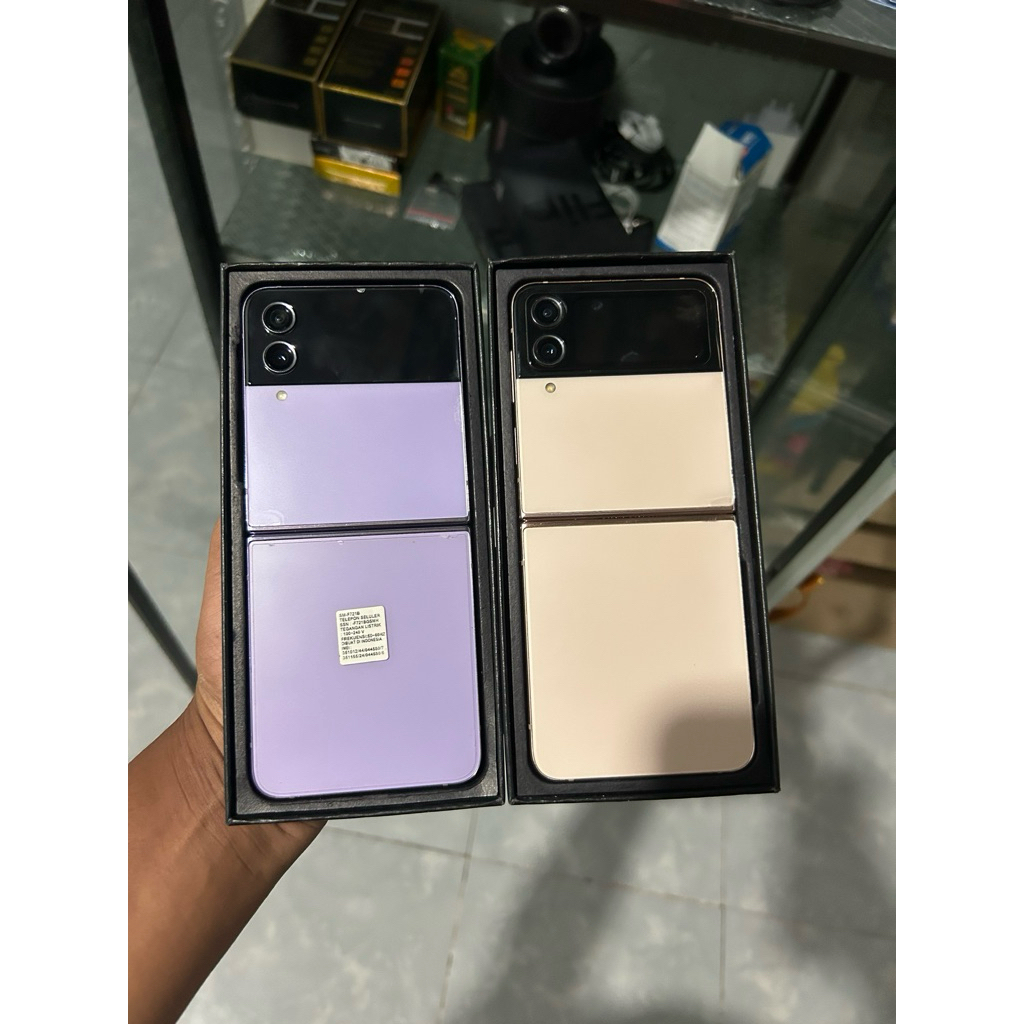 Samsung Z flip 4 256gb minus