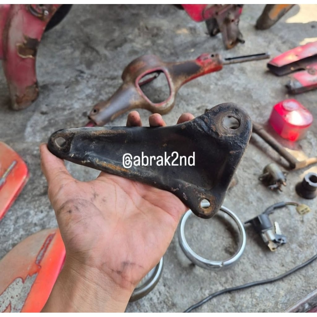pangkon knalpot c70 original