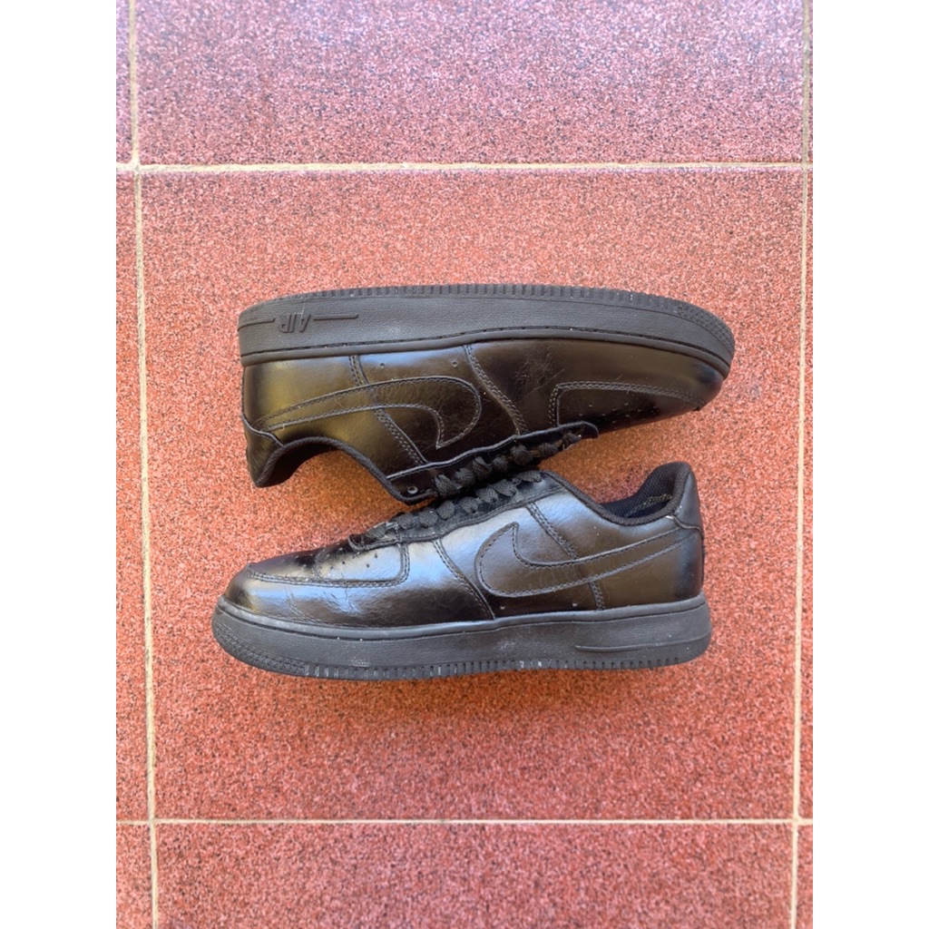[preloved] sepatu formal kulit hitam pria wanita nike air force 1 all black second - bekas