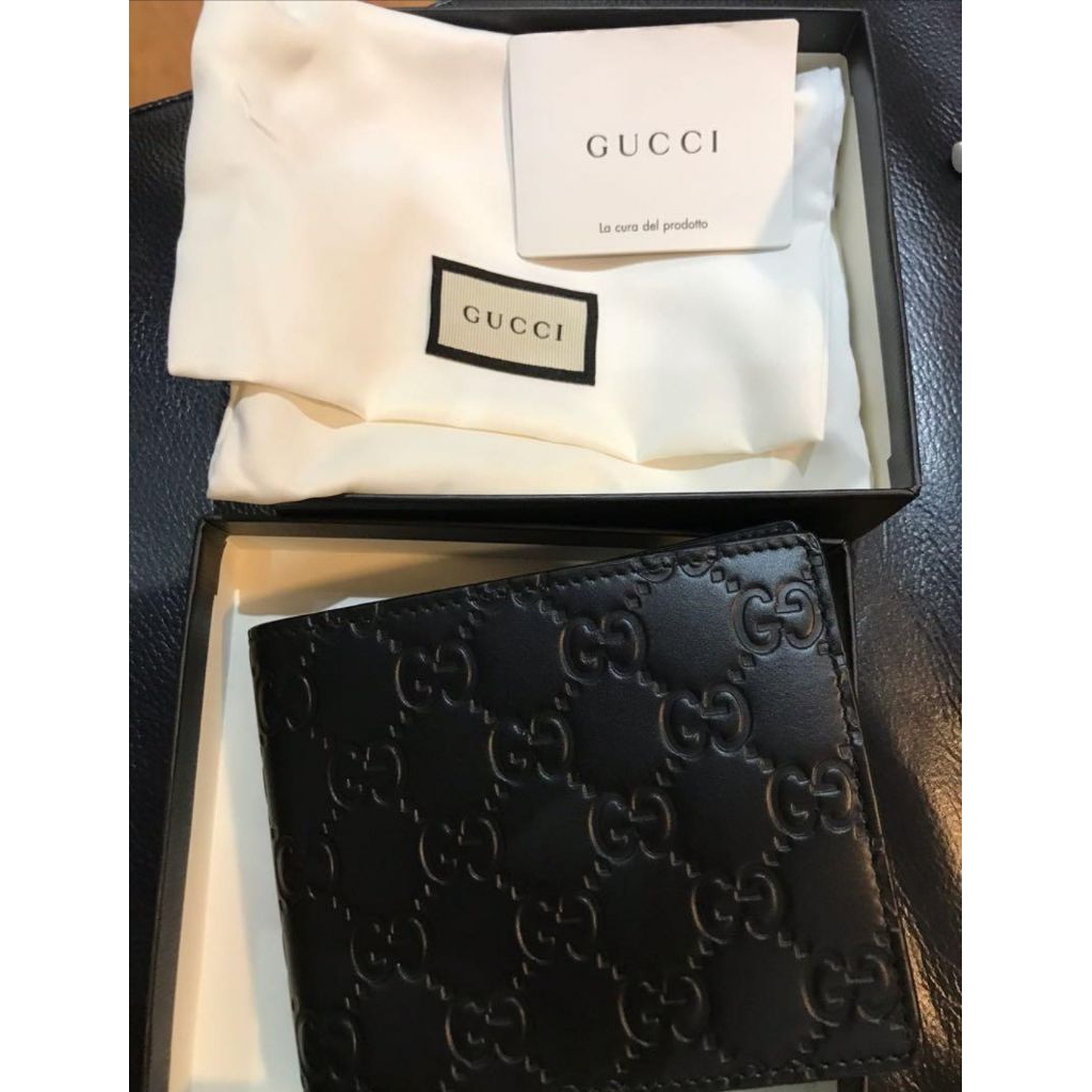 Gucci Wallet bi fold men LIKE NEW card box dust bag Ori