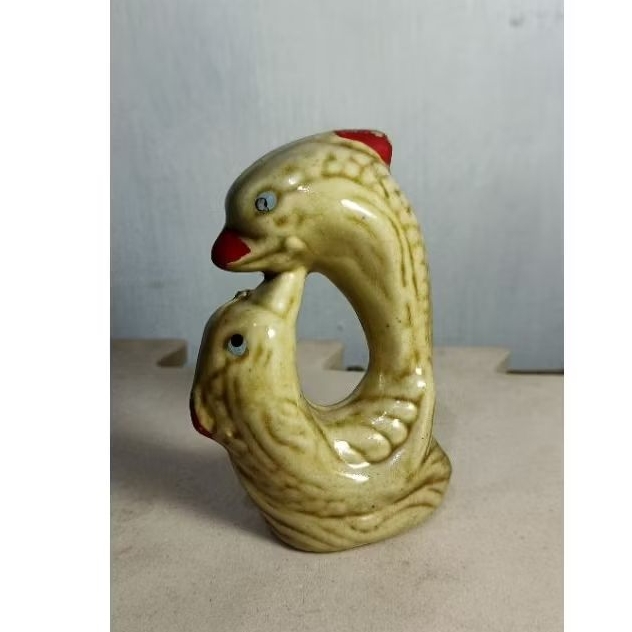 patung kuda laut keramik lawas vintage