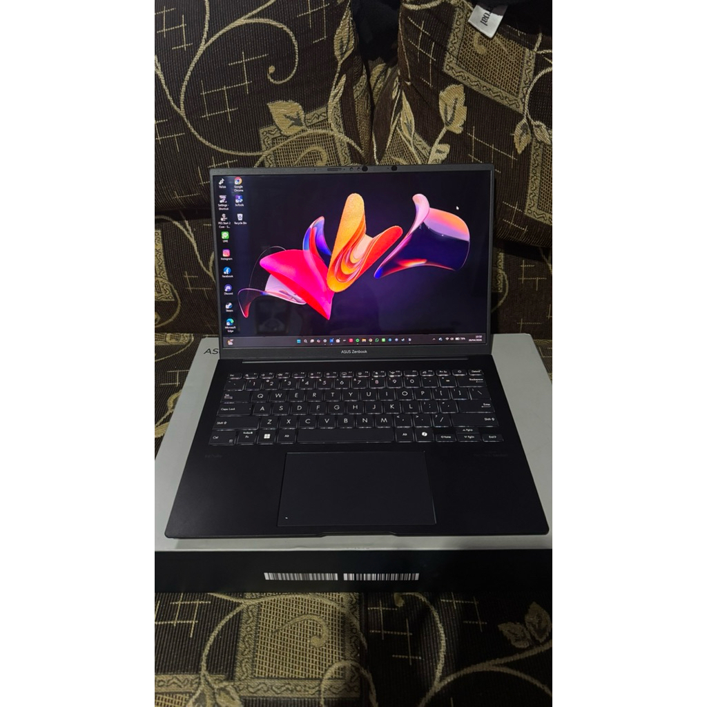 (Preloved) - Asus Zenbook 14 Oled UM3406 - (Ryzen 7 8840HS)