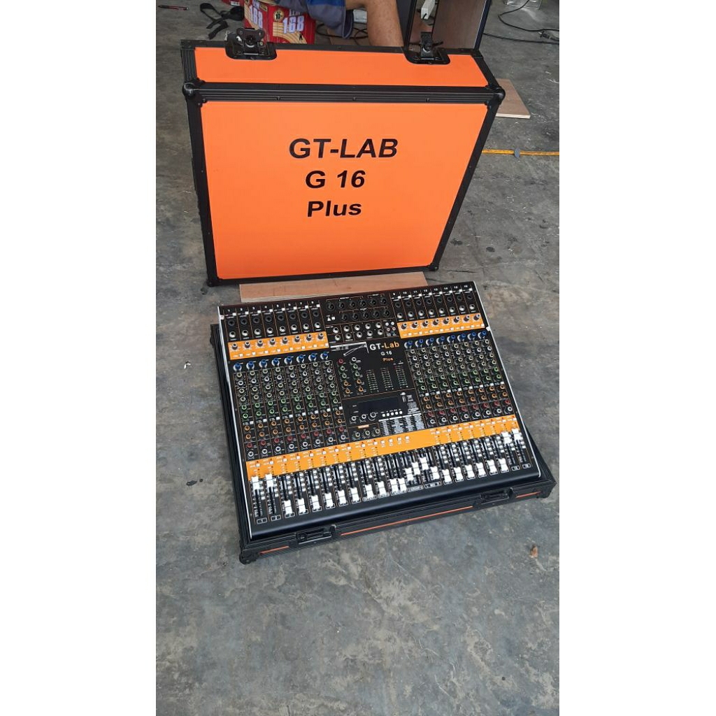 Hardcase mixer 16 channel