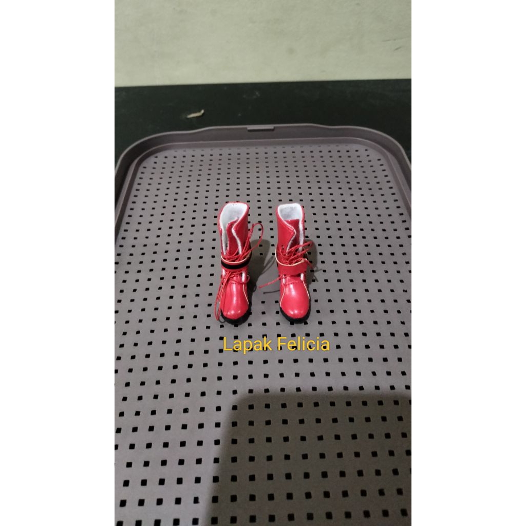 kitbash sepatu Tifa final fantasy