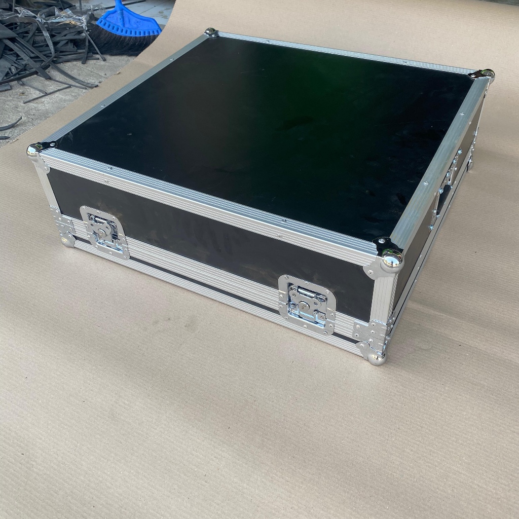 hardcase mixer soundcraft TGD 16 channel flighcase soundcraft TGD 16 channel