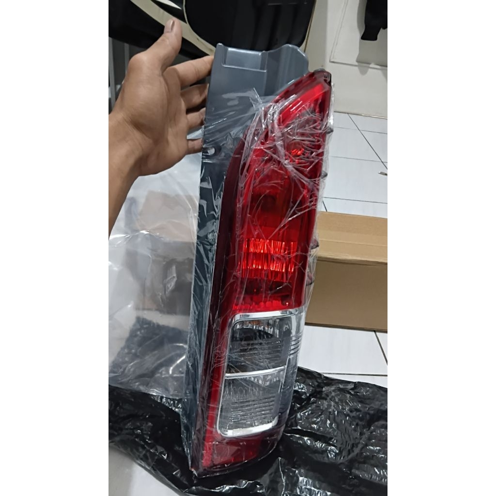 Stoplamp Hiace Commuter Fullset Socket + Lampu