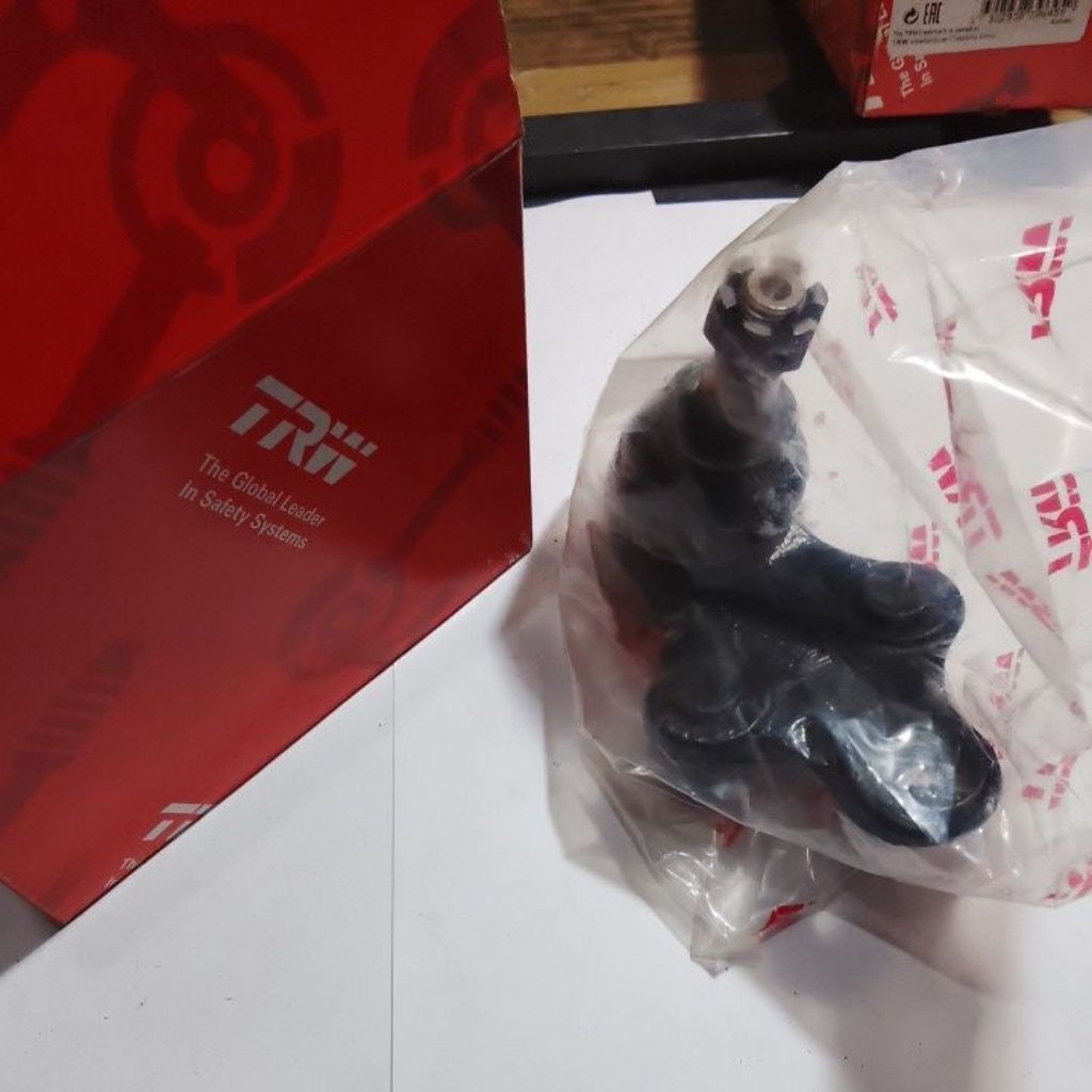 Ball Joint Bawah Kanan Starlet Kapsul 1991-1999 TRW JBJ220